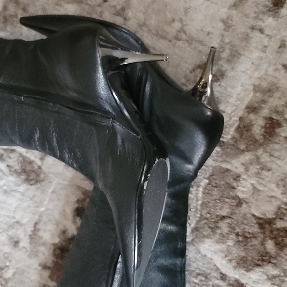 Burberry leather boots - Picture 6 of 9